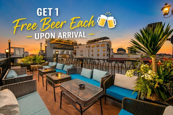 Rooftop terrace - Hanoi Loopers Hostel & Rooftop Bar (Hoan Kiem)