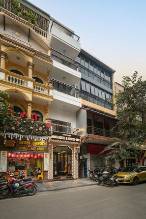 Exterior - Hanoi Loopers Hostel & Rooftop Bar (Hoan Kiem)