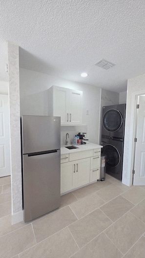 Microwave, stovetop, dishwasher