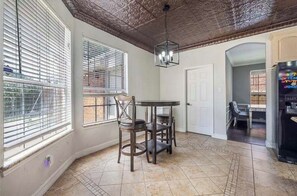 Dining - Delightful 4-bedroom house with heated POOL in charming Allen (Allen)