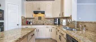 Delightful 4-bedroom house with heated POOL in charming Allen