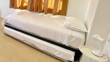 11 bedrooms, desk, iron/ironing board, travel crib