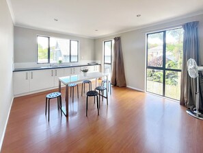 Interior - Kingsland Spacious 10BR 5.5BH Home, Rare Find (Auckland)