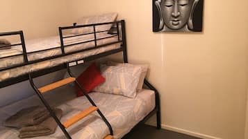 Iron/ironing board, bed sheets