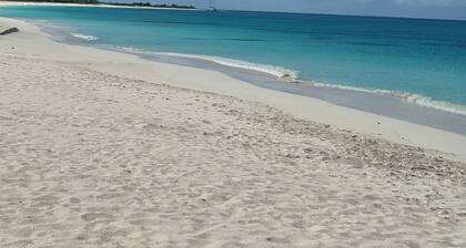 3bdr/3ba Retreat Near Airport – with Washer & Dryer