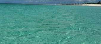 3bdr/3ba Retreat Near Airport – with Washer & Dryer