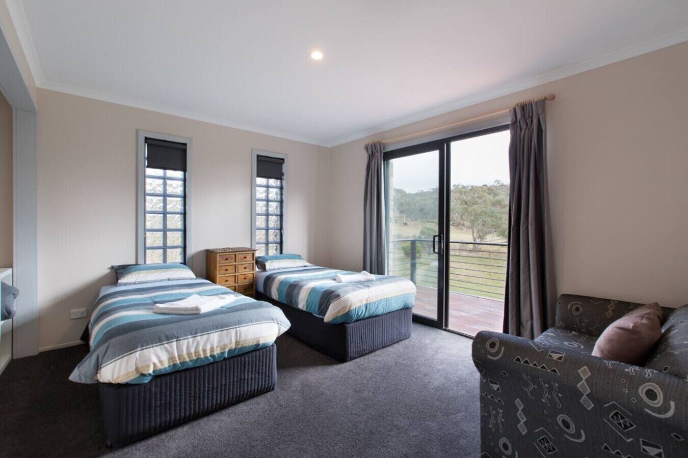 2 bedrooms, iron/ironing board, bed sheets