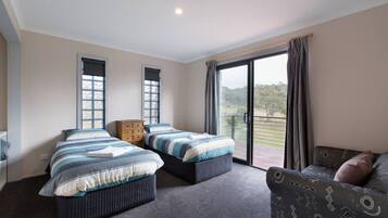 2 bedrooms, iron/ironing board, bed sheets