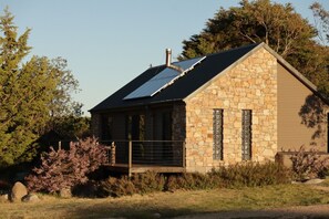 Exterior - Runway View Cottage at Touchdown Cottages (Jindabyne)