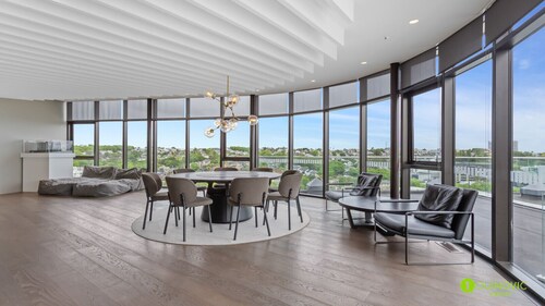 QV Stays Elegant City Haven 2 Bed 2 Bath