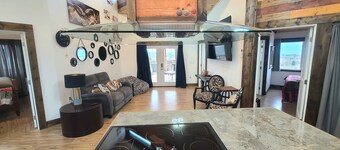 Bitterroot valley view! 8 bedrooms with 4 living/kitchen spaces enjoy it all.