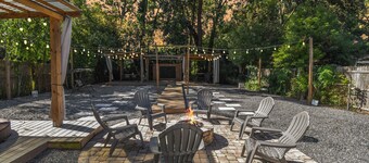 Downtown Jacksonville Retreat | Pet-Friendly with Hot Tub & Backyard Oasis