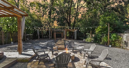 Downtown Jacksonville Retreat | Pet-Friendly with Hot Tub & Backyard Oasis