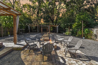 Downtown Jacksonville Retreat | Pet-Friendly with Hot Tub & Backyard Oasis