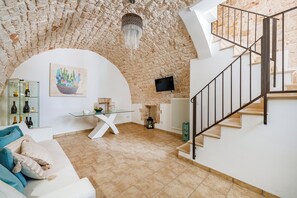 TV - Helios Room 3, Conversano, Italy (Conversano)