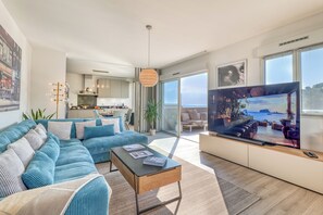 TV - Rooftop Le Plaza - 10mn from Cannes, Mandelieu La Napoule, France (Mandelieu La Napoule)