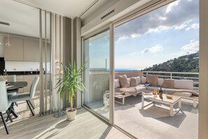 TV - Rooftop Le Plaza - 10mn from Cannes, Mandelieu La Napoule, France (Mandelieu La Napoule)