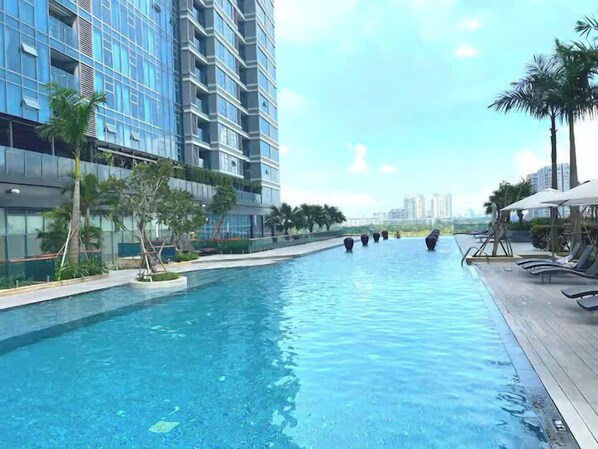 Grand Suite, 1 Bedroom, Club lounge access, City View | Egyptian cotton sheets, premium bedding, down duvets