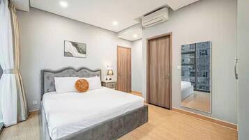 Suíte família, 3 quartos, acesso ao Club Lounge, vista para a cidade | Vista do quarto