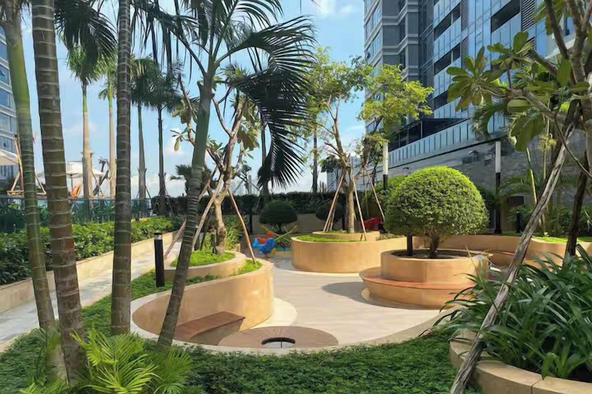 Grand Suite, 1 Bedroom, Club Lounge Access, City View | Egyptian cotton sheets, premium bedding, down comforters