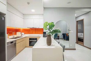 Family Suite, 3 Bedrooms, Club lounge access, City View | Private kitchen | Full-sized fridge, microwave, oven, stovetop