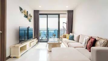 Presidential Suite, 2 Bedrooms, Club lounge access, City View | Egyptian cotton sheets, premium bedding, down duvets