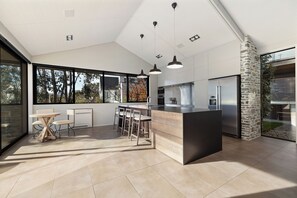 Dining - Luxurious Escape: Breathtaking Views Await (Queenstown)