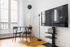 Dining - Blueground | Plaine-Monceau, view, nr Parc Monceau (Paris)