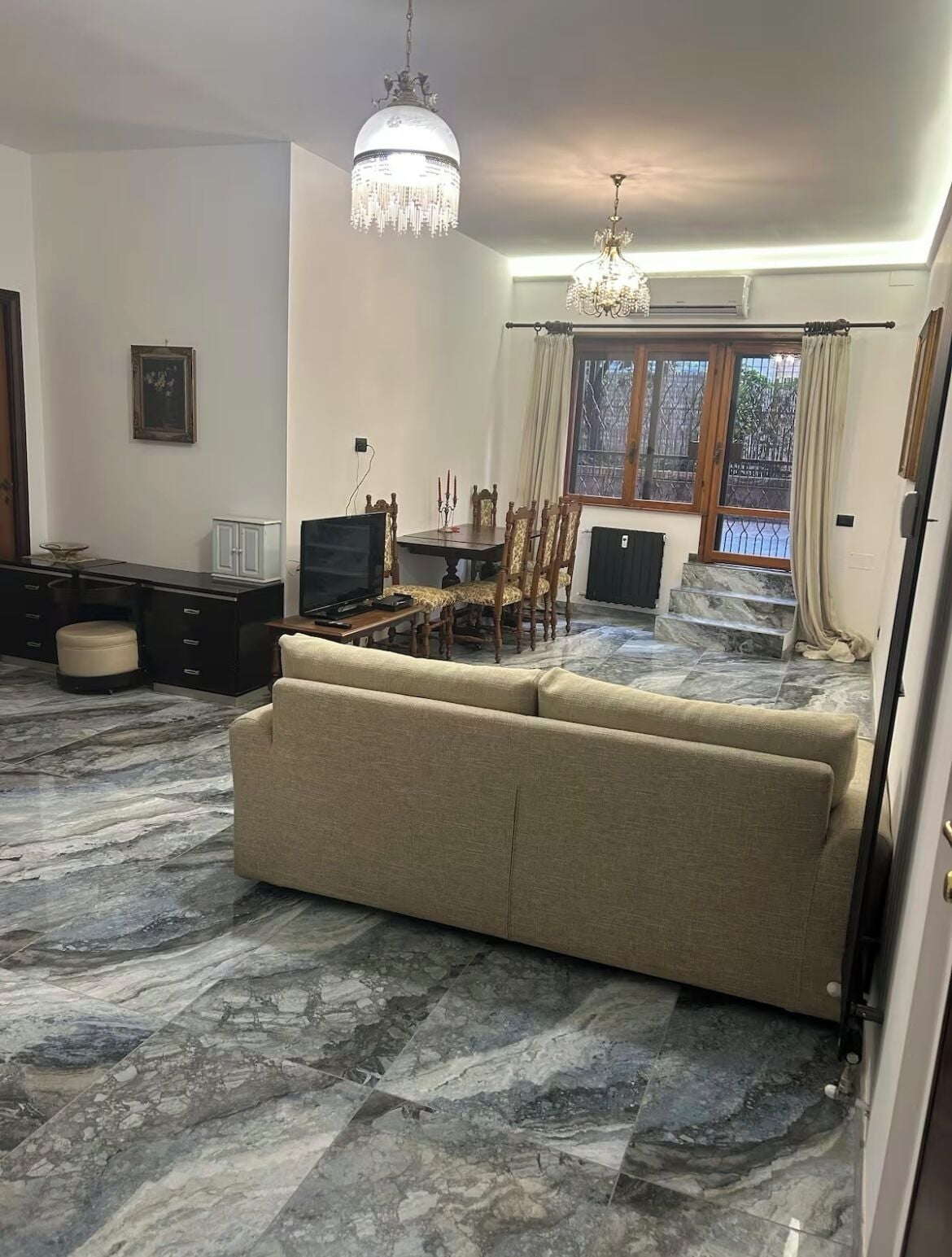 Deluxe Apartment, Garden View | Living area