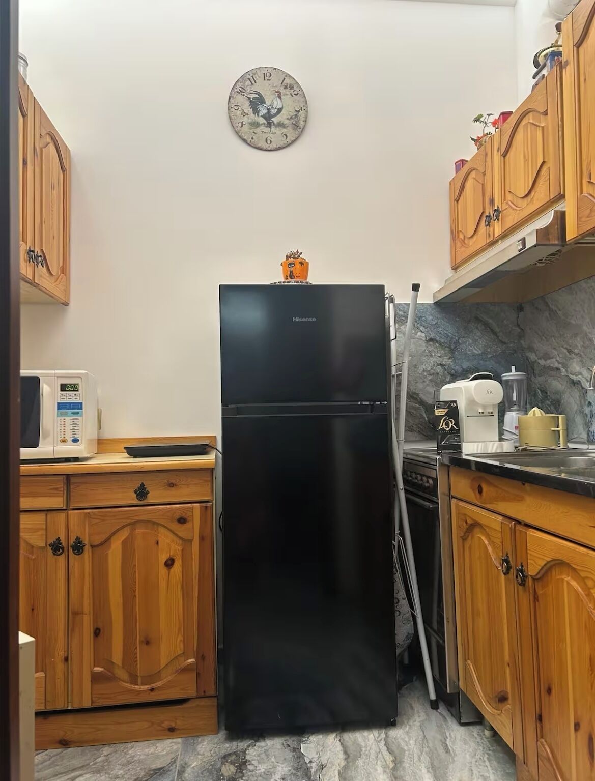 Deluxe Apartment, Garden View | Private kitchen | Full-sized fridge, microwave, oven, stovetop