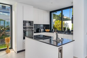 冰箱、微波炉、烤箱、洗碗机