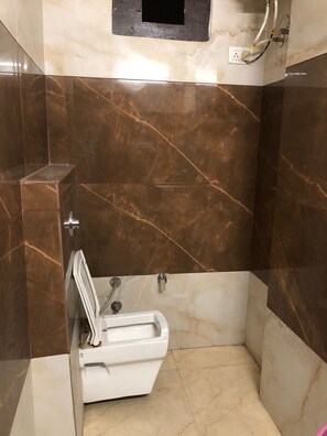 Deluxe Double Room | Bathroom