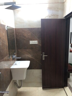 Phòng 4 dành cho gia đình | Phòng tắm