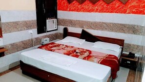 Deluxe Double Room | Iron/ironing board, free WiFi