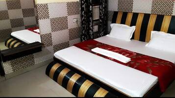 Quarto casal luxo | Ferros/tábuas de passar roupa, Wi-Fi de cortesia