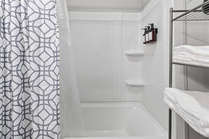 Shower, hair dryer, towels - Bright and Spacious Broad Ripple family Getaway (Indianapolis)