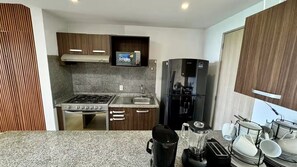 Luxury Apartment, Balcony, Lagoon View | Private kitchen | Full-size fridge, microwave, oven, stovetop - Yuum Ha (Cancún)