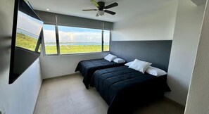 Departamento de lujo, balcón, vista a la laguna | Ropa de cama de alta calidad, edredón, muebles diferentes y wifi gratis