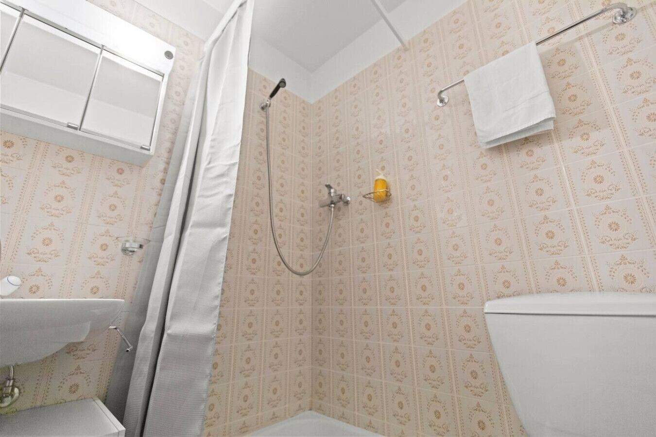Hair dryer, towels