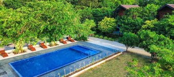 village avenue resort