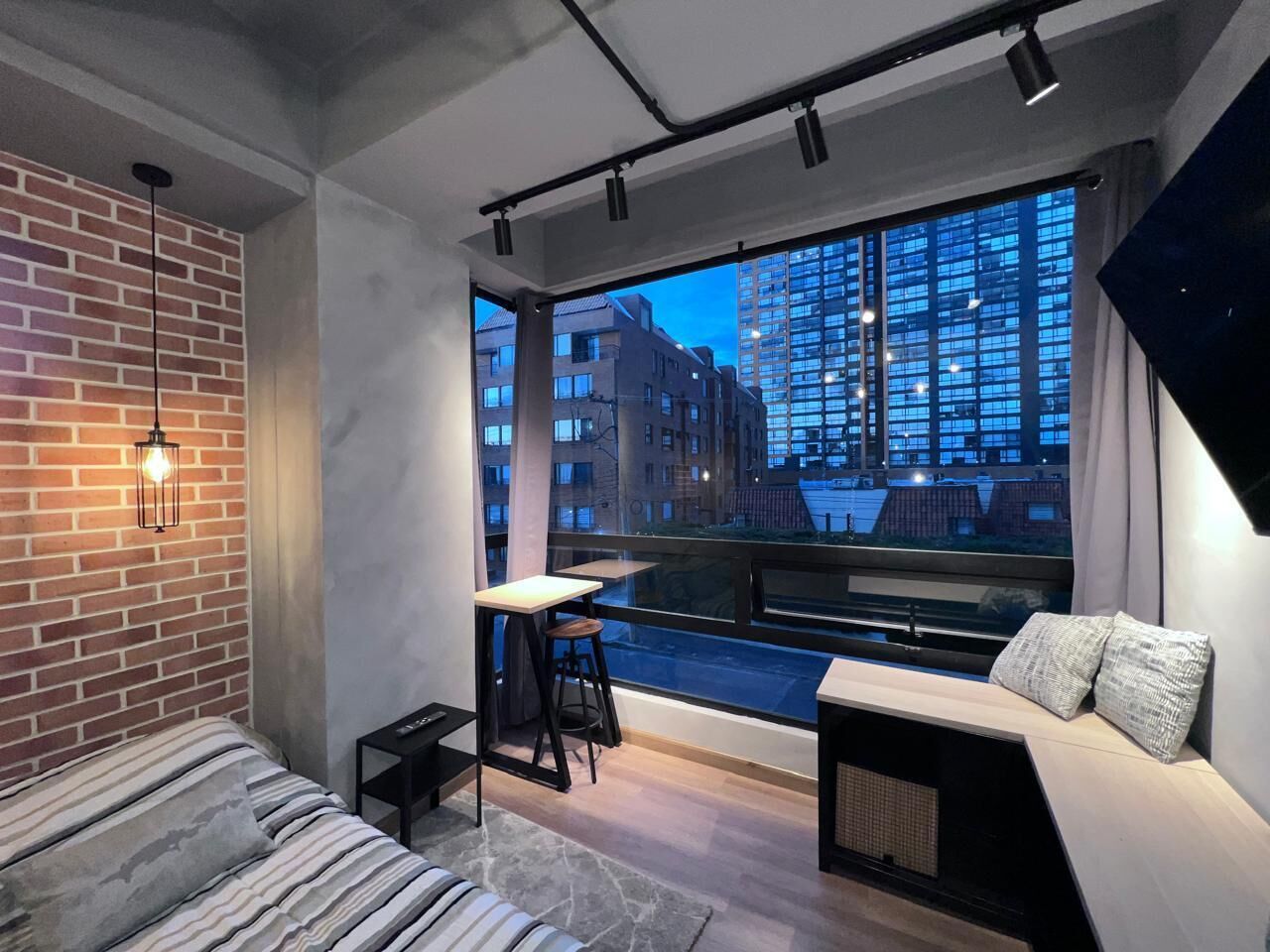 Ferros/tábuas de passar roupa, Wi-Fi, roupa de cama