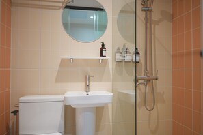 Family Twin Room | Bathroom | Hair dryer, towels, soap, shampoo - Stay Hello Hongdae Sinchon (Seoul)