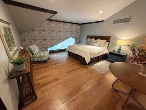 Iron/ironing board, WiFi, bed sheets - NEW / Hot Tub, Hiking, Lake Views, Sleeps 14 (Mount Eden)