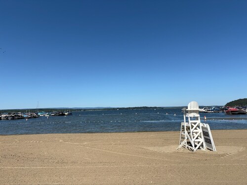 The Saratoga Beachhouse - Pontoon Boat Included!