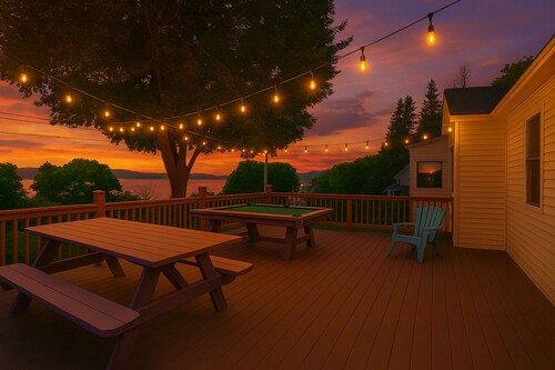 The Saratoga Beachhouse Compound