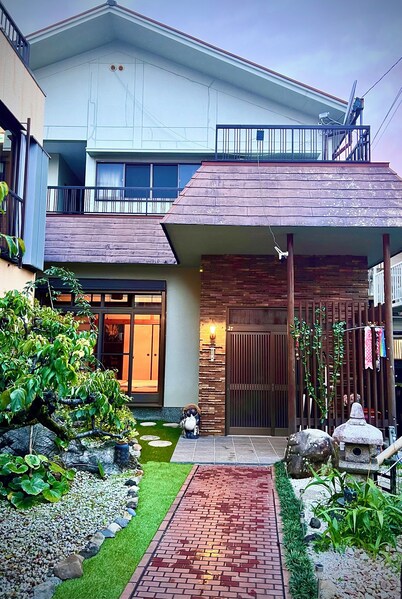15 minutes from Kansai International Airport! A whole traditional house with garden is available for rent! 4LDK, 2UB, 3WC, with terrace (BBQ available)