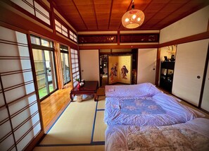 Silitysrauta/-lauta, Wi-Fi, vuodevaatteet