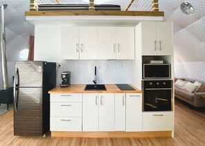 Frigorífic, microones, forn i placa de cuina 