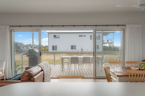 Sandbank Marion Bay, Family-Friendly Coastal Escape Near the Beach