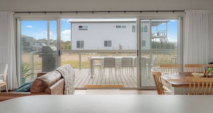 Sandbank Marion Bay, Family-Friendly Coastal Escape Near the Beach